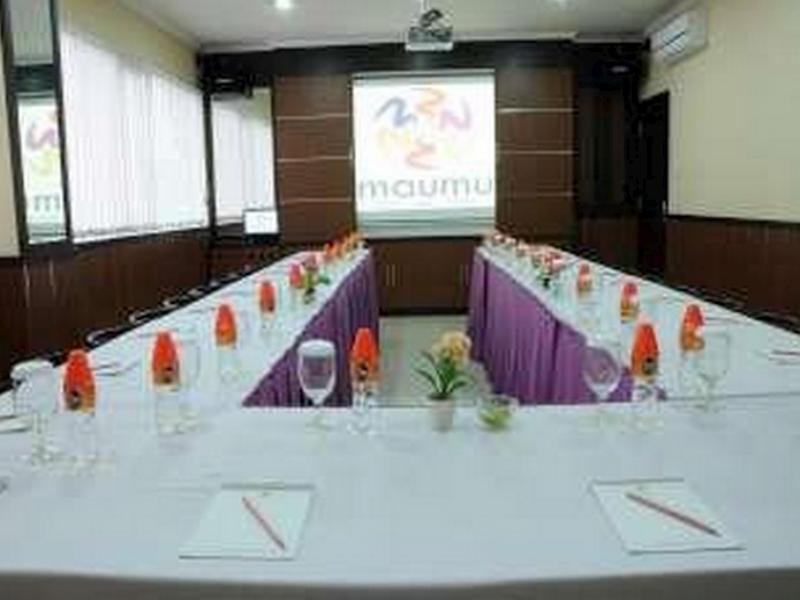 Maumu Hotel & Lounge Сурабая Экстерьер фото