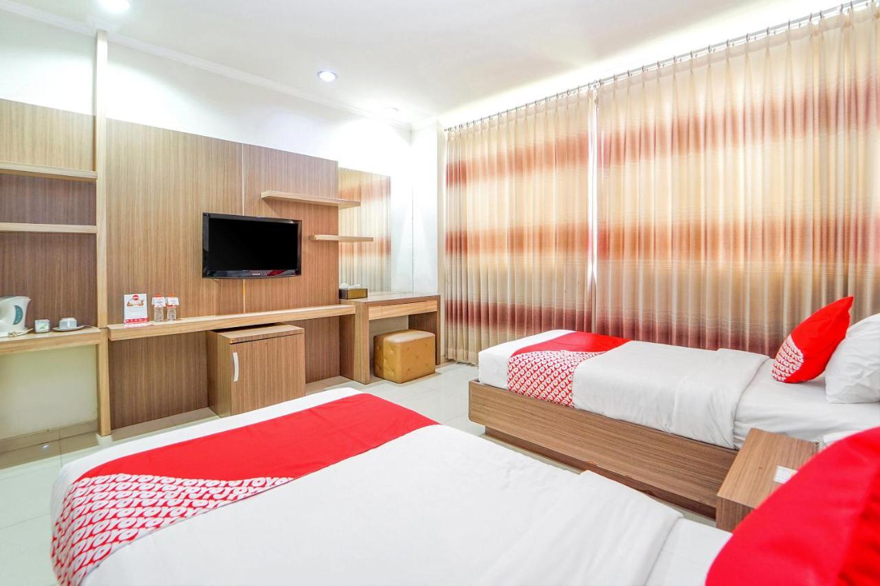 Maumu Hotel & Lounge Сурабая Экстерьер фото