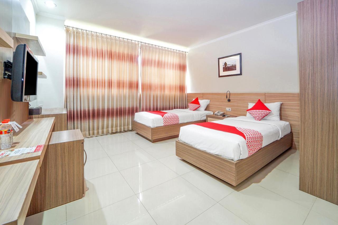 Maumu Hotel & Lounge Сурабая Экстерьер фото