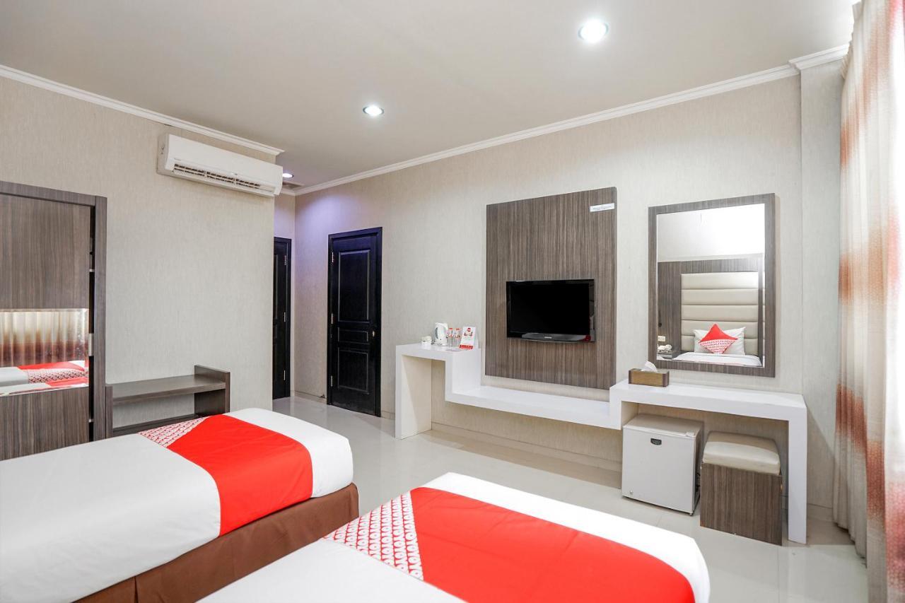 Maumu Hotel & Lounge Сурабая Экстерьер фото
