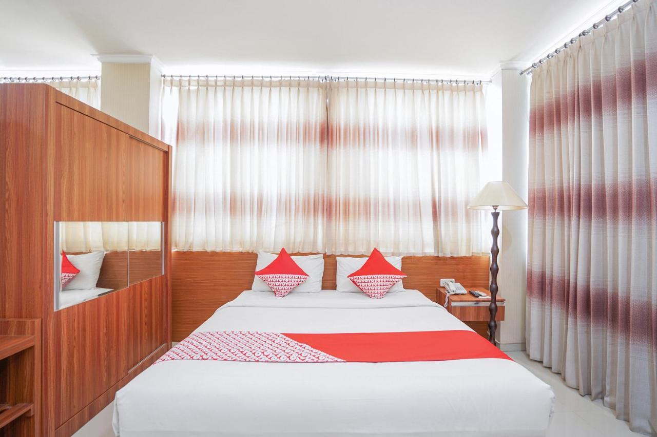 Maumu Hotel & Lounge Сурабая Экстерьер фото