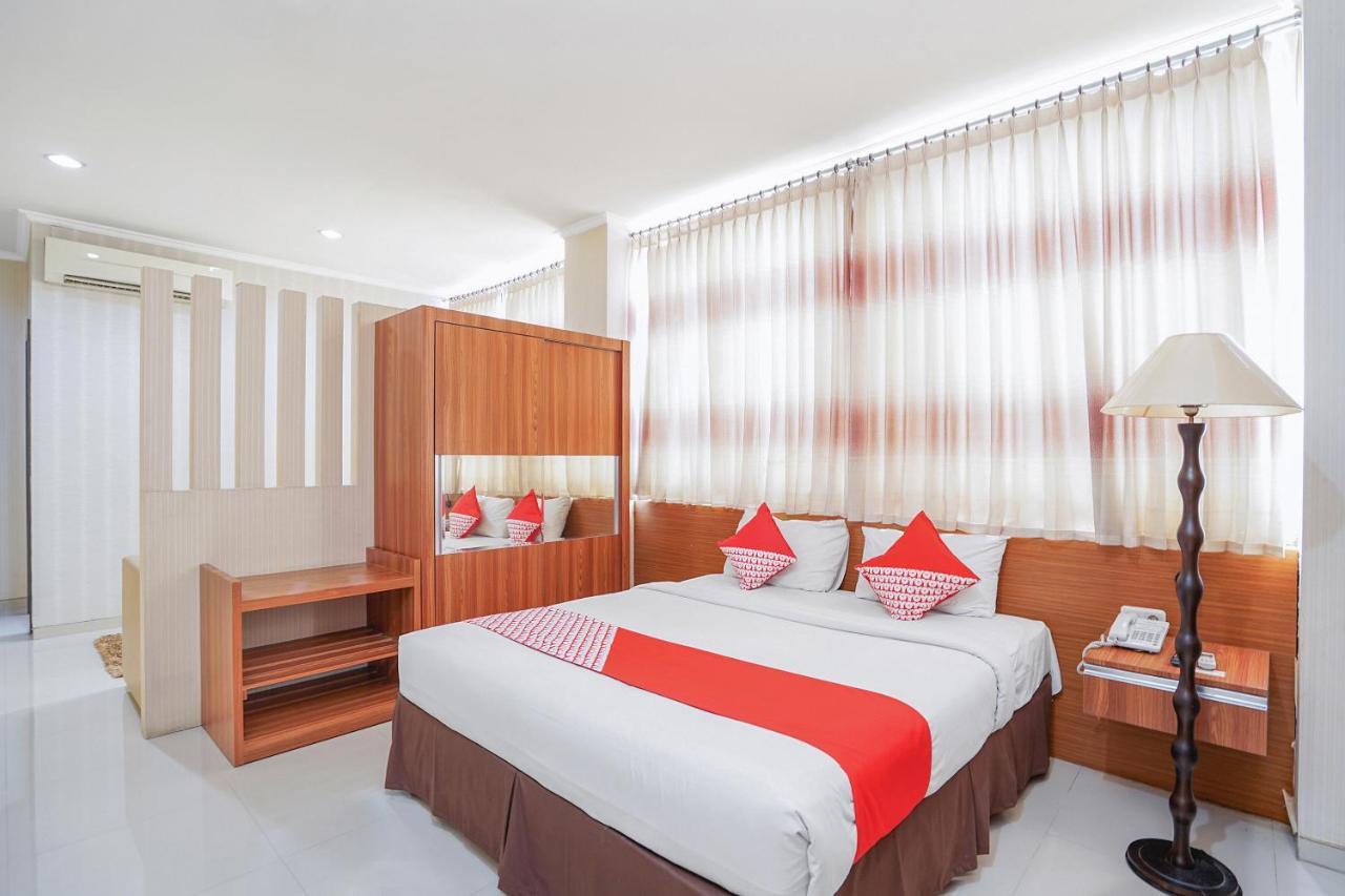 Maumu Hotel & Lounge Сурабая Экстерьер фото