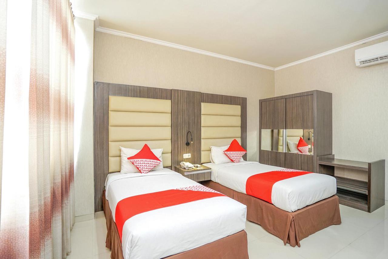 Maumu Hotel & Lounge Сурабая Экстерьер фото