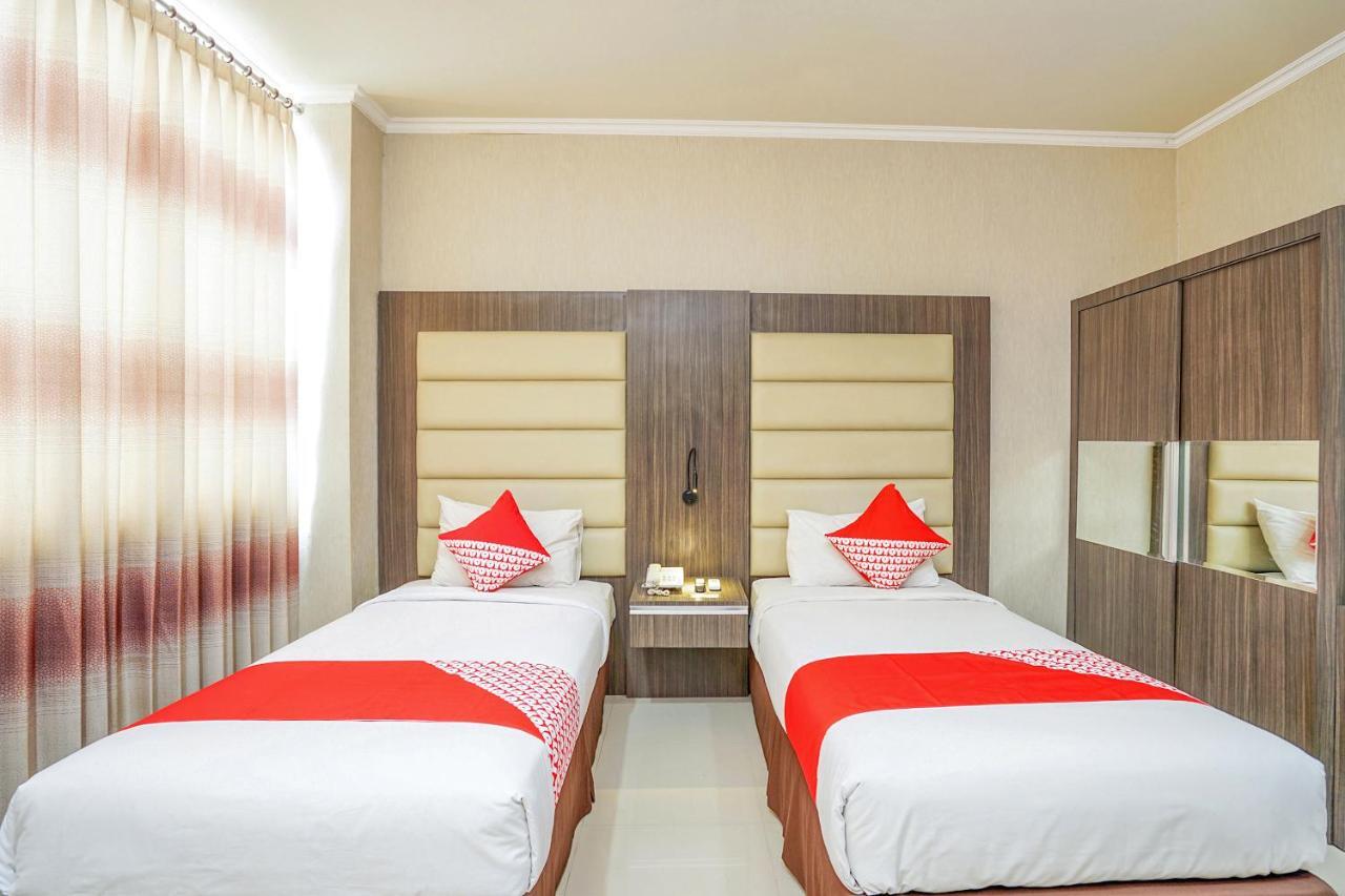 Maumu Hotel & Lounge Сурабая Экстерьер фото